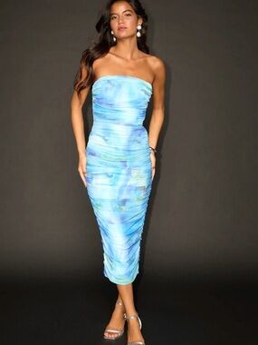 NWT! Lulu's Vania Blue Abstract Mesh Ruched Strapless Midi Dress - Size Small
